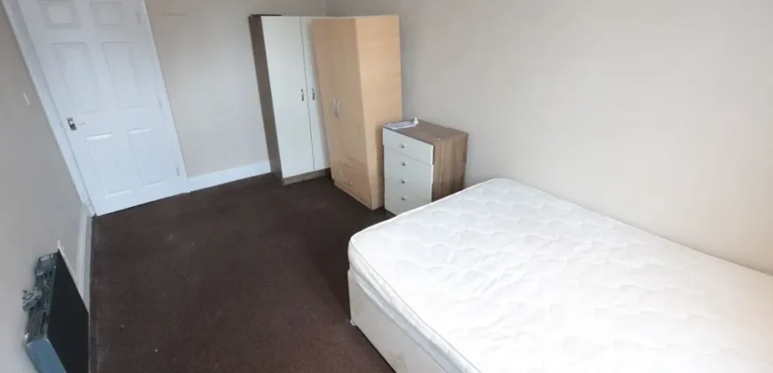 3 bed flat to rent