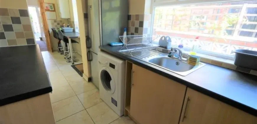 3 bed semi-detached house for sale