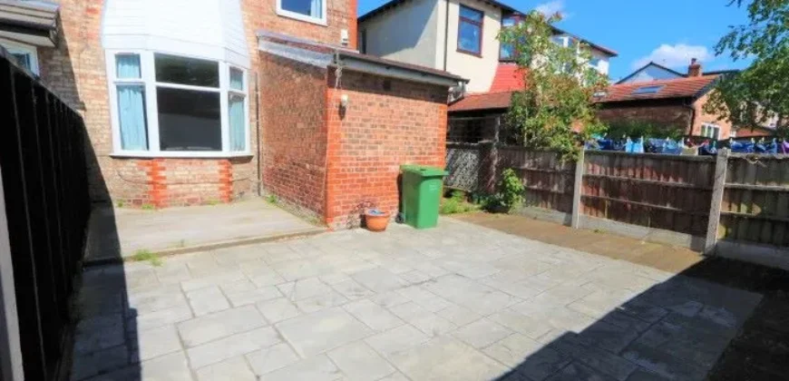 3 bed semi-detached house for sale