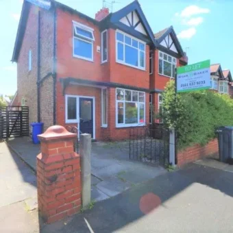 3 bed semi-detached house for sale