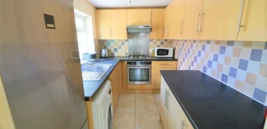 3 bed semi-detached house for sale