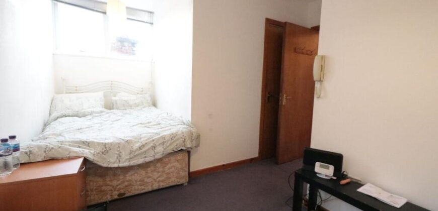 Flat 4, 553 Barlow Moor Road