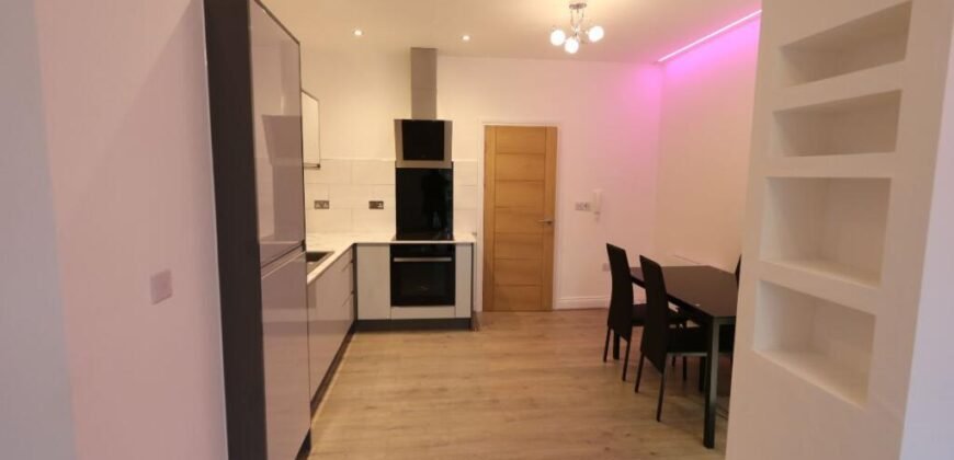 Daisy Bank Road, Victoria Park, M14