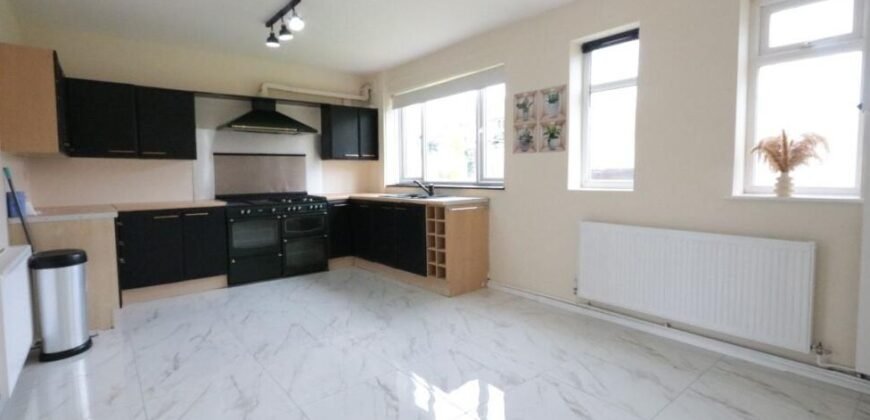 Lee Crescent, Stretford, M32