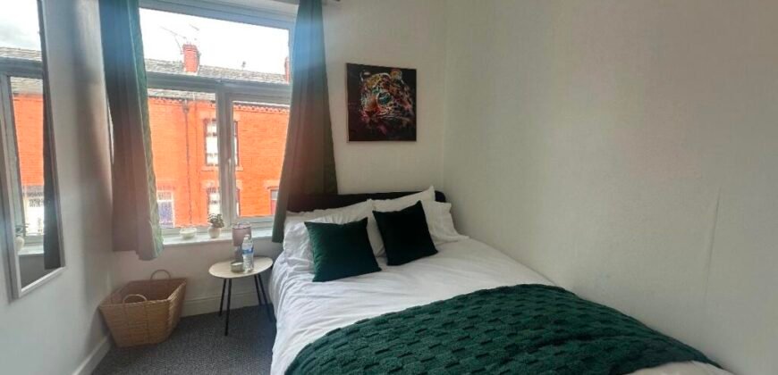 County Street, Oldham, OL8