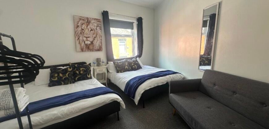County Street, Oldham, OL8