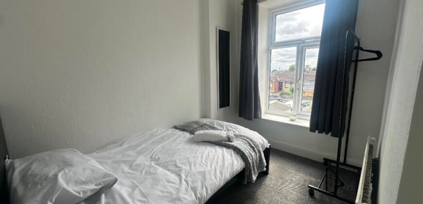 County Street, Oldham, OL8