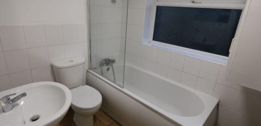 Ventnor Avenue, Sale, M33