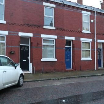 Ventnor Avenue, Sale, M33