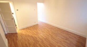 Ventnor Avenue, Sale, M33